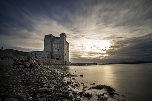 File:Oranmore castle.jpg