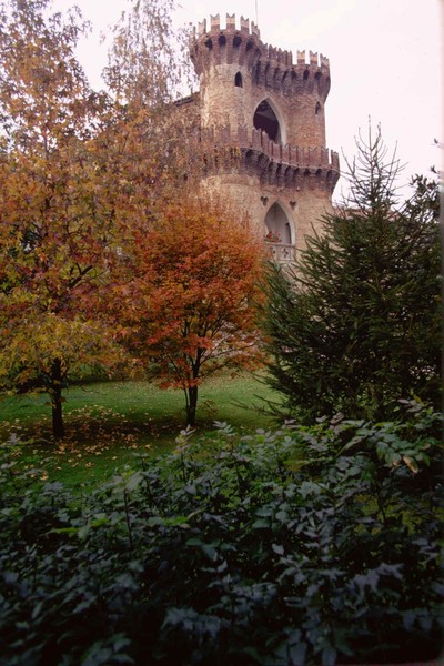 File:Castello-di-Valle-Lomellina 1.jpg