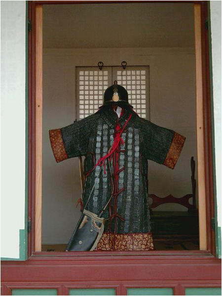 File:Joseon plate mail in Gyeongbokgung Palace.png