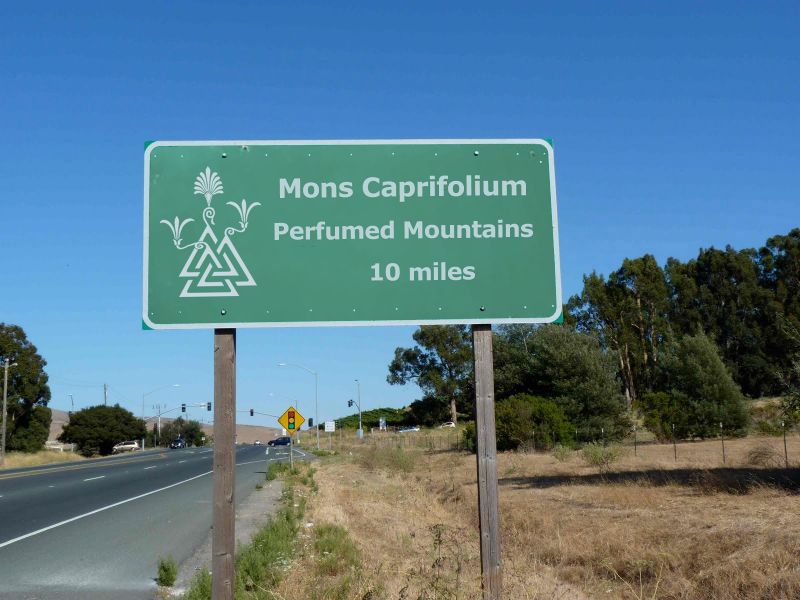 File:Road-Sign mons caprifolium.jpg