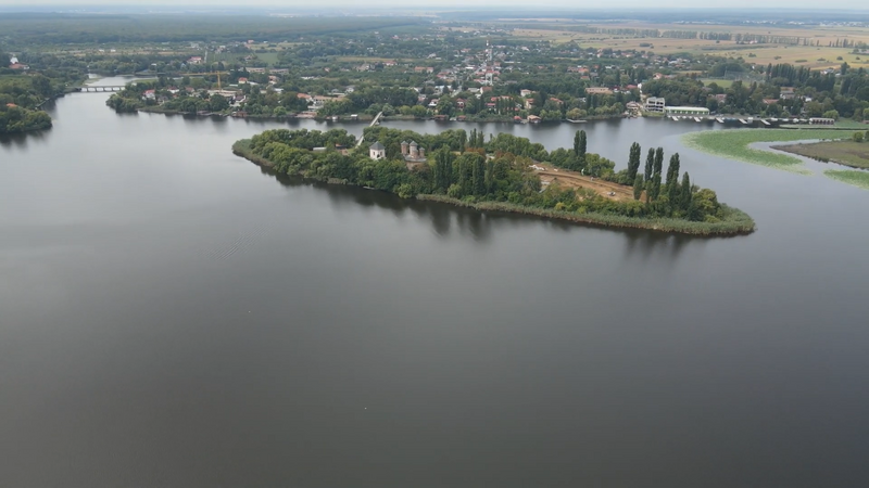 File:Siliștea seen from drone.png