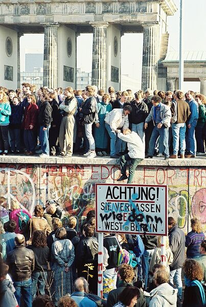 File:Berlin Wall 1989.jpg
