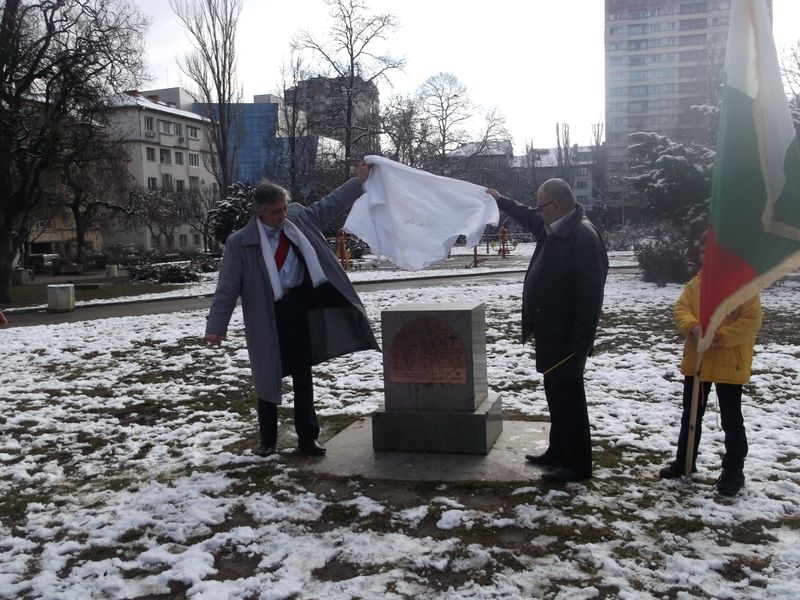 File:HH prince of Ongal and director of the National history museum of Bulgaria open the munument of St. Imperator Tervel - the saviour of Europe.JPG