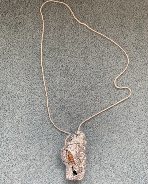 File:The star of Salanda necklace..jpg